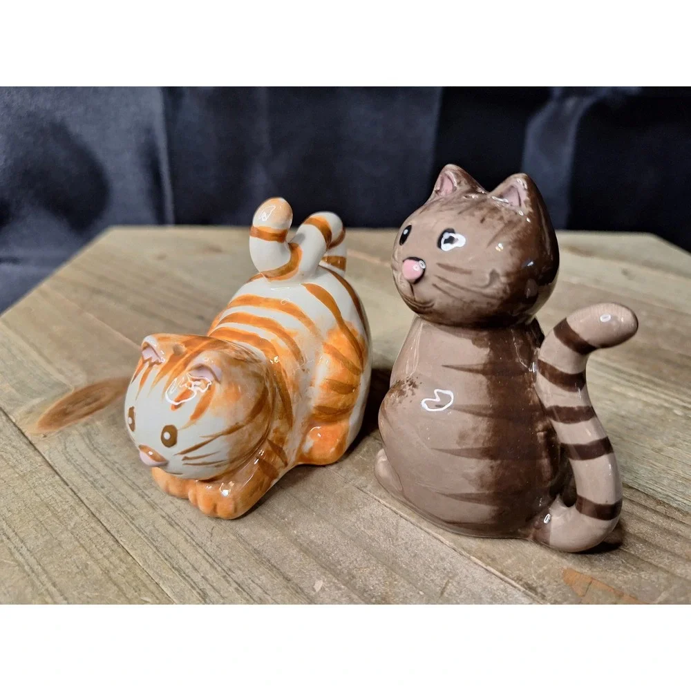Boston Warehouse Sitting Pretty Cat Salt and Pepper Shaker Set